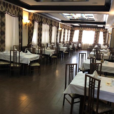 Hotel Onix Roman Buitenkant foto