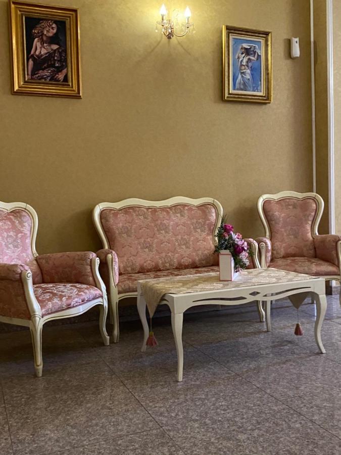 Hotel Onix Roman Buitenkant foto