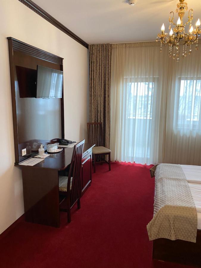 Hotel Onix Roman Buitenkant foto