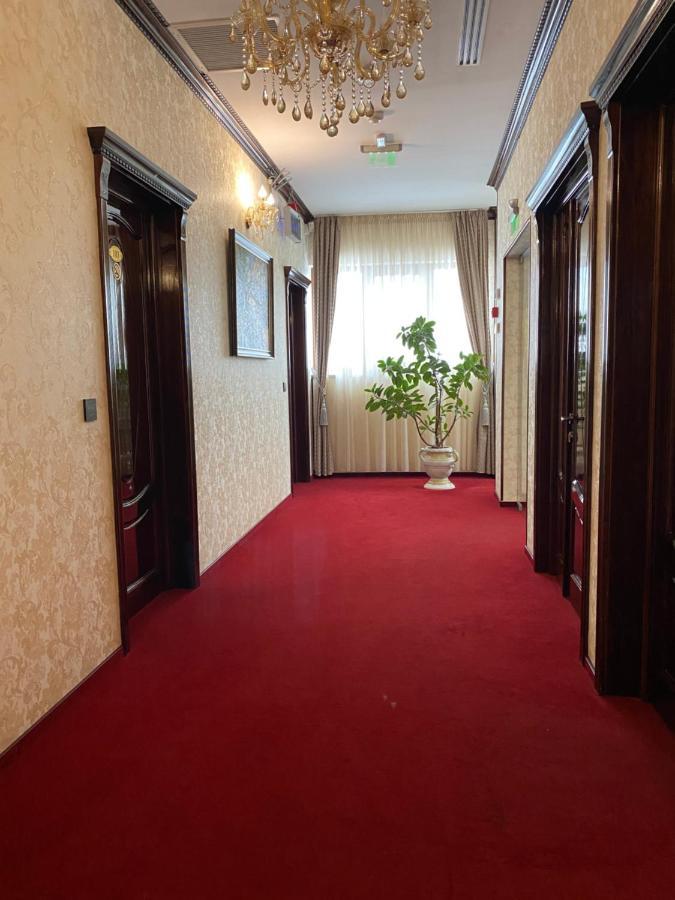 Hotel Onix Roman Buitenkant foto