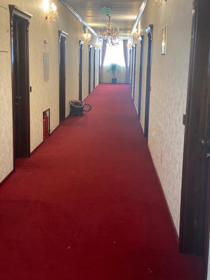 Hotel Onix Roman Buitenkant foto
