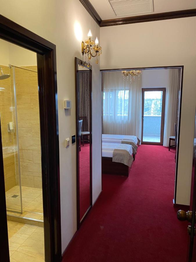 Hotel Onix Roman Buitenkant foto