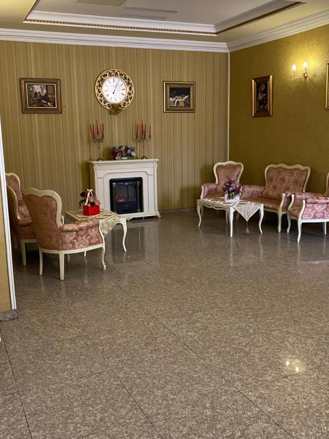Hotel Onix Roman Buitenkant foto