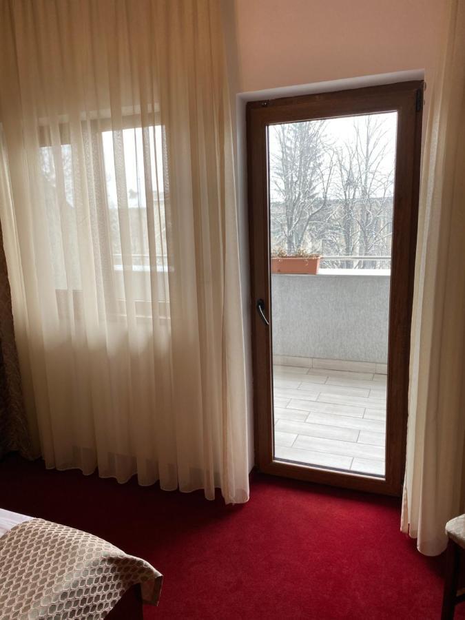 Hotel Onix Roman Buitenkant foto