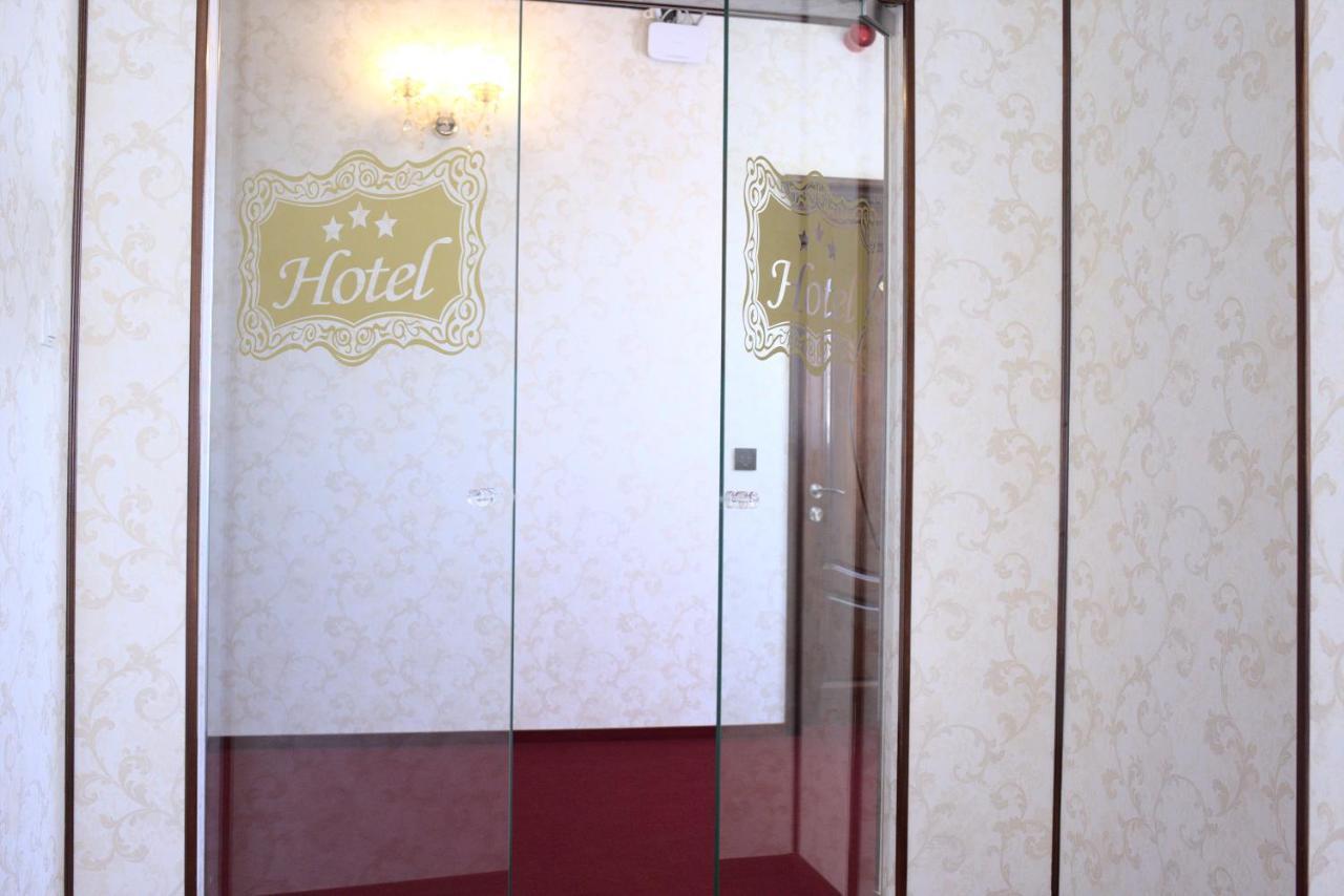 Hotel Onix Roman Buitenkant foto