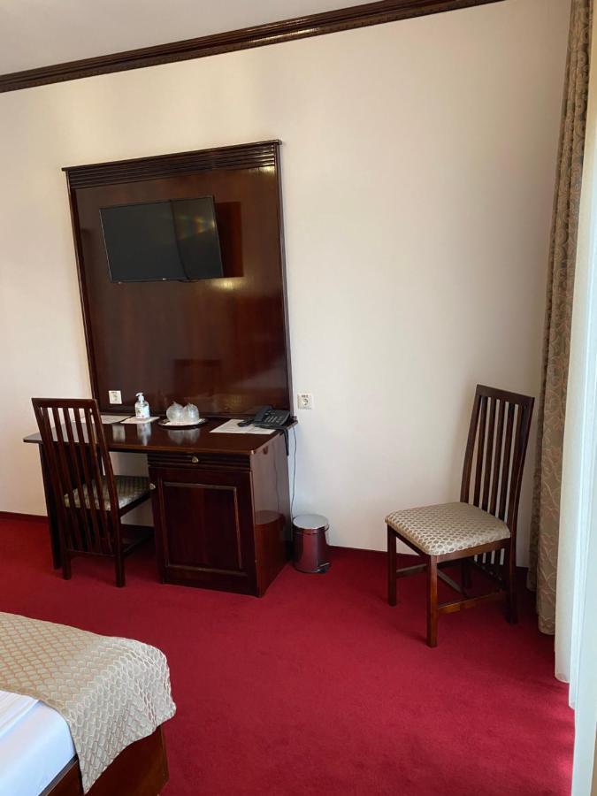 Hotel Onix Roman Buitenkant foto