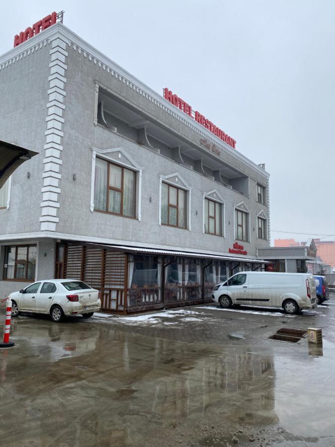 Hotel Onix Roman Buitenkant foto