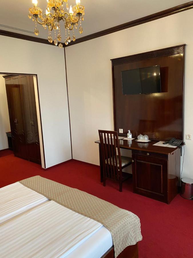 Hotel Onix Roman Buitenkant foto