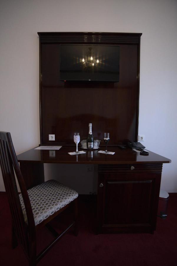 Hotel Onix Roman Buitenkant foto
