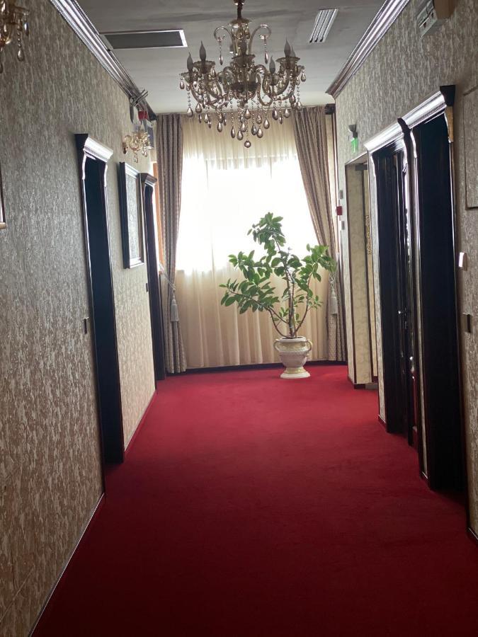 Hotel Onix Roman Buitenkant foto