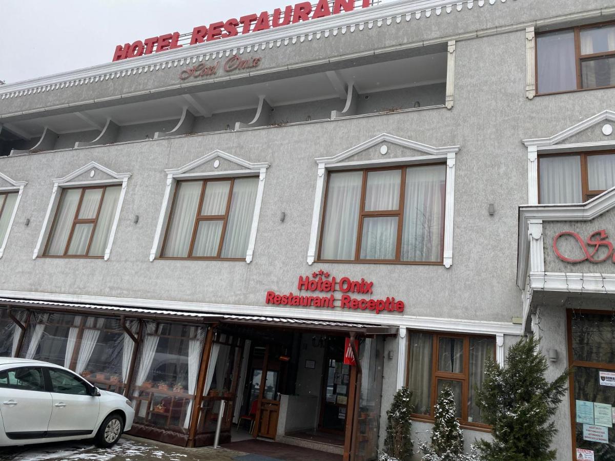 Hotel Onix Roman Buitenkant foto