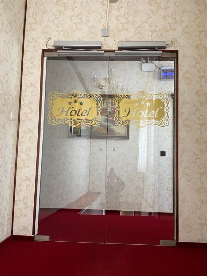 Hotel Onix Roman Buitenkant foto