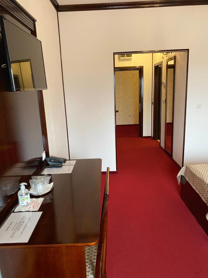 Hotel Onix Roman Buitenkant foto